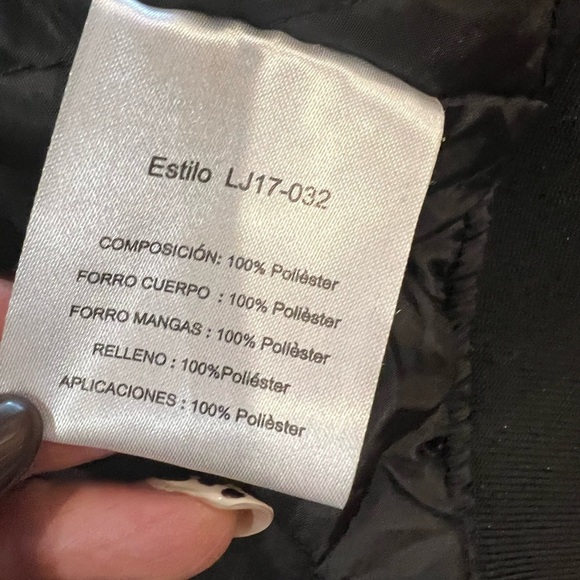 Two One Two Women’s Camouflage Bomber Jacket size Medium EUC - Picture 10 of 10